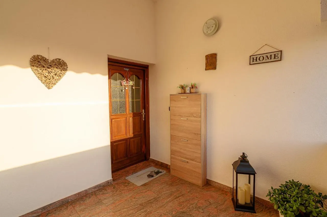Apartment Danijela 0*, Murine Croatia